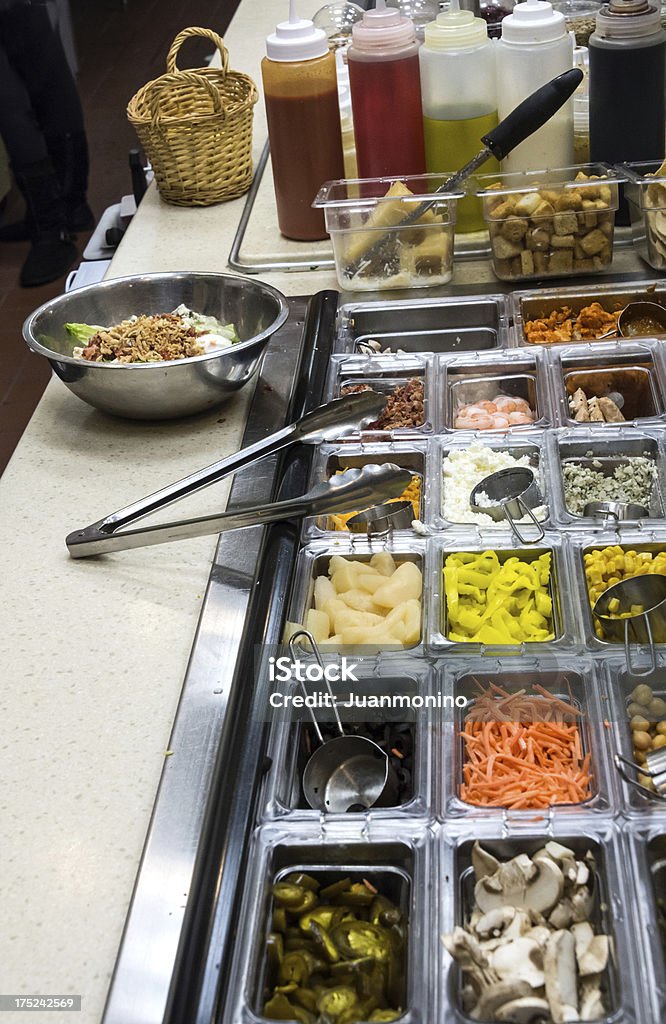 Salad Bar - Foto stock royalty-free di Acciaio inossidabile