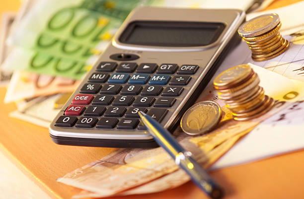 budget-berechnung - loan house calculator currency stock-fotos und bilder