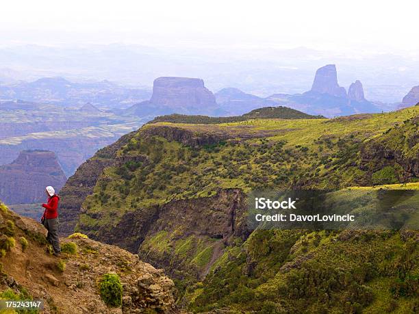 Lady In Montagne - Fotografie stock e altre immagini di Adulto - Adulto, Africa, Africa orientale