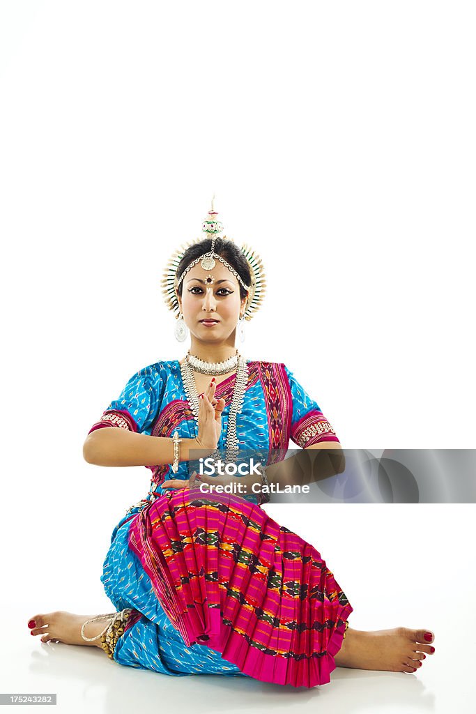Молодые Индийские женщины в традиционных Сари - Стоковые фото 20-29 лет роялти-фри