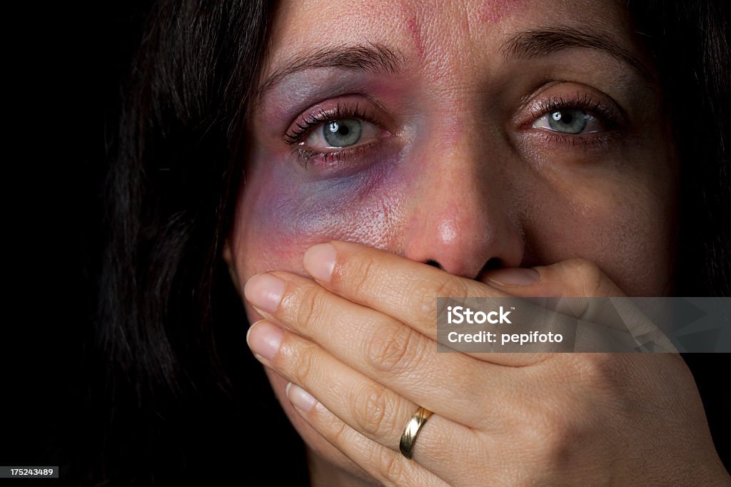 Vittima di violenza domestica - Foto stock royalty-free di Donne