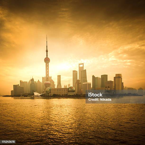 Photo libre de droit de La Ville De Shanghai banque d'images et plus d'images libres de droit de Acier - Acier, Affaires, Affaires d'entreprise