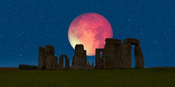 Moon: https://spaceplace.nasa.gov/all-about-the-moon/en/

Stars   : https://esahubble.org/images/heic0910t/



Stonehenge with lunar eclipse and many stars - United Kingdom 