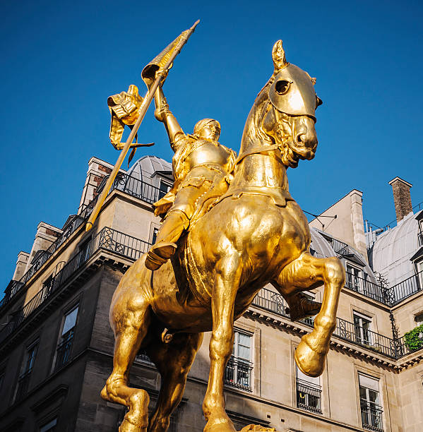 Statue of Jeanne d'Arc in Paris Golden statue of Jeanne d'Arc in Paris on Rue de Rivoli. The statue was made by Emmanuel Fremiet and erected in 1874. place des pyramides stock pictures, royalty-free photos & images