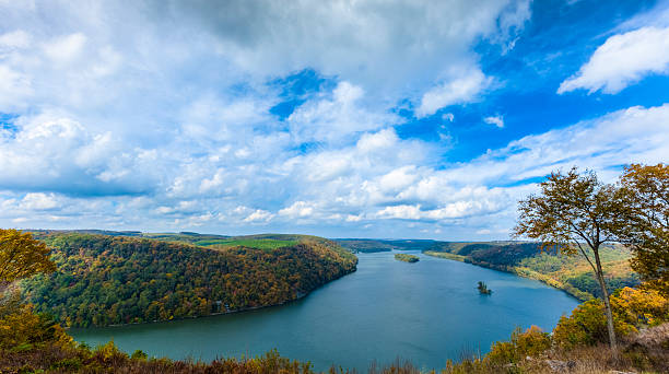 río susquehanna en una nube equipada cielo - york pennsylvania fotografías e imágenes de stock