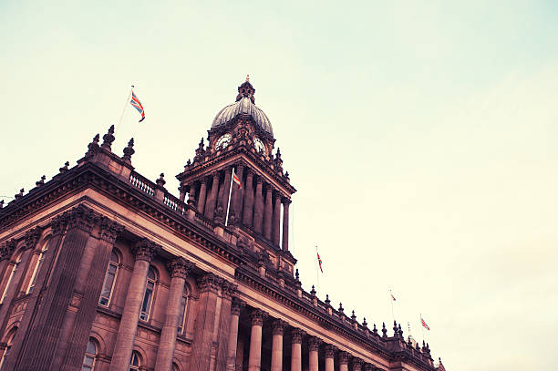 municipio di leeds - leeds england leeds town hall town uk foto e immagini stock