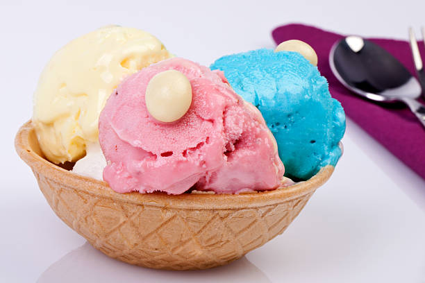 ice sorvete - scoop in front of portion colors - fotografias e filmes do acervo