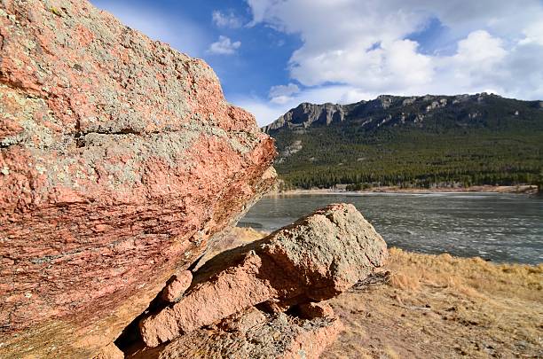 лилия озеро, скалистые горы, штат колорадо - cold lake frozen estes park стоковые фото и изображения