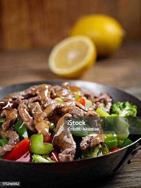Stirfried Gemüse Mit Rindfleisch Stockfoto und mehr Bilder von Blanchiert - Blanchiert, Brokkoli, Chinesische Küche
