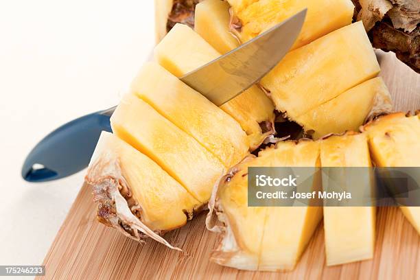 Cięcia Ananasa - zdjęcia stockowe i więcej obrazów Ananas - Ananas, Bez ludzi, Ciąć