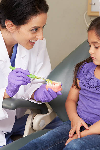 istock Dentist Demonstrating How To Brush Teeth 175246483