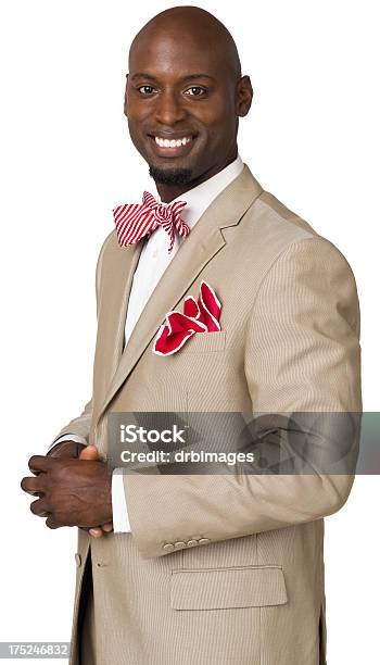 Sonriente Hombre En Traje Y Bowtie Foto de stock y más banco de imágenes de 30-34 años - 30-34 años, 30-39 años, 35-39 años