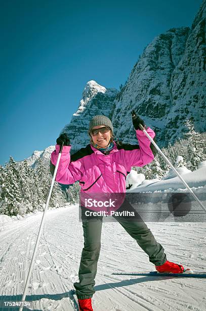 Glückliche Frau Crosscountry Ski Alpen Europa Stockfoto und mehr Bilder von Alpen - Alpen, Blau, Blick in die Kamera