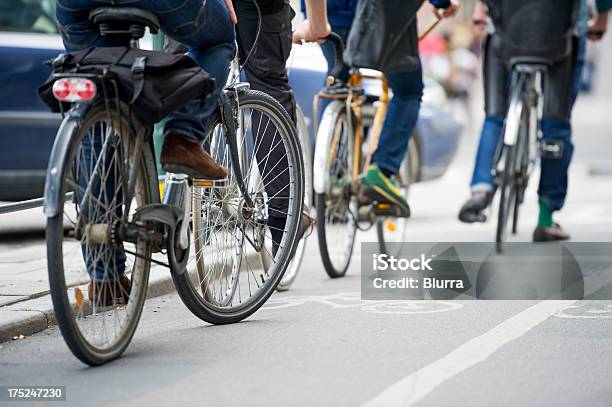 Trabalhadores Na Bicicleta Na Cidade - Fotografias de stock e mais imagens de Ciclismo - Ciclismo, Bicicleta, Suécia