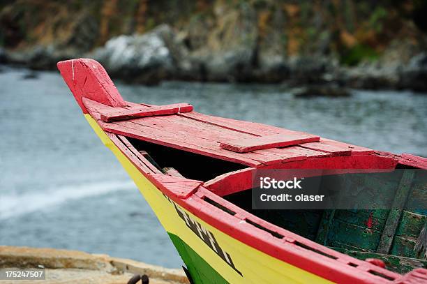 Front Of Old De La Pesca En Bote Foto de stock y más banco de imágenes de Agua - Agua, Amarrado, Anclado