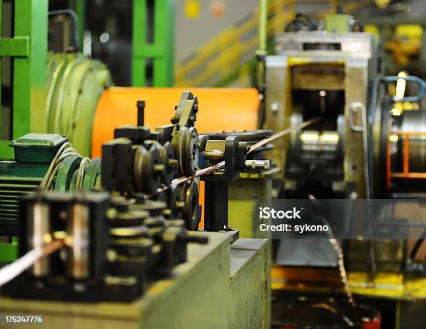Máquina De Indústria Siderúrgica - Fotografias de stock e mais imagens de Fazer - Fazer, Moldar, Amarelo