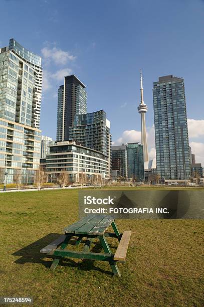 Condo Cidade De Toronto - Fotografias de stock e mais imagens de Ajardinado - Ajardinado, Apartamento, Arquitetura