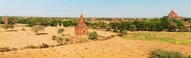 바간 파노라마, 미얀마에 - vibrant color front view bagan myanmar 뉴스 사진 이미지