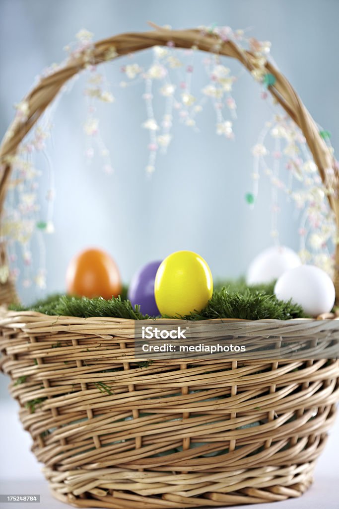 Easter eggs in basket - Lizenzfrei April Stock-Foto