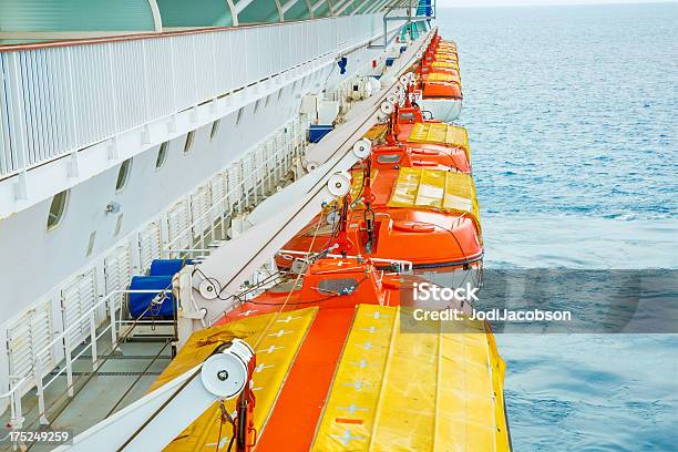 Foto de Botes Salvavidas e mais fotos de stock de Abstrato - Abstrato, Barco Salva-vidas, Barco de passageiros