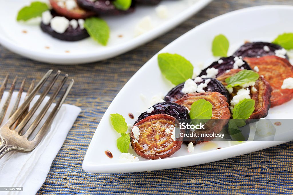 Beterraba assada com queijo de cabra e hortelã - Foto de stock de Alimentação Saudável royalty-free