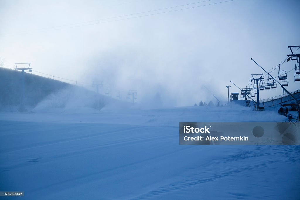 Снег Making in the sky resort - Стоковые фото Machinery роялти-фри