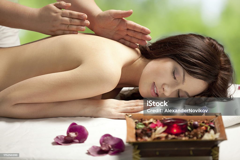 Jovem mulher com Massagem no salão Spa - Royalty-free 20-29 Anos Foto de stock