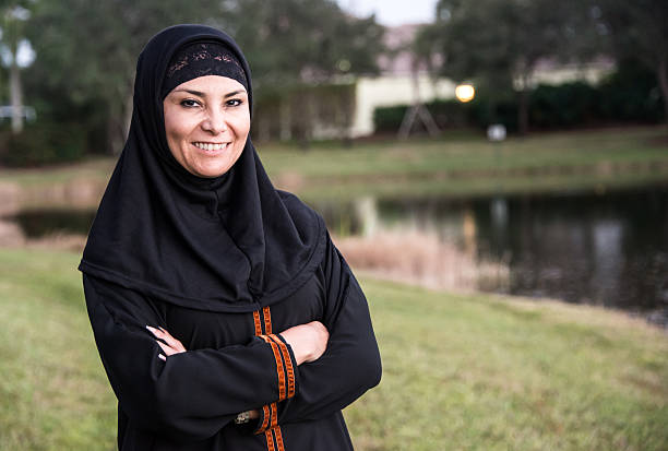 mujer de medio oriente - milfeh fotografías e imágenes de stock