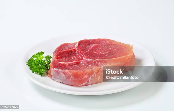 Cortes De Carne De Bovino Do Ombro - Fotografias de stock e mais imagens de Alimentação Saudável - Alimentação Saudável, Bife, Branco