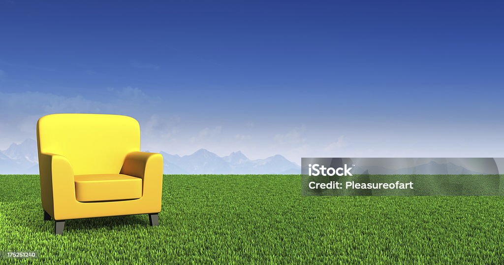Wygodne żółty Fotel na zewnątrz na trawie - Zbiór zdjęć royalty-free (Bez ludzi)