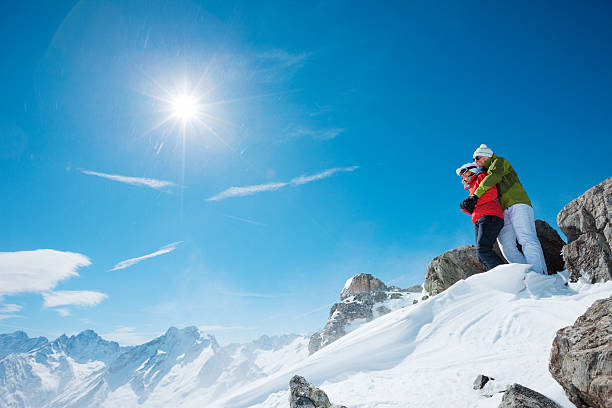 커플입니다 상단에 산 - romance skiing ski resort couple 뉴스 사진 이미지