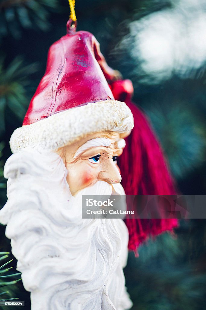 Old Fashioned Santa Ornament auf Baum - Lizenzfrei Alt Stock-Foto