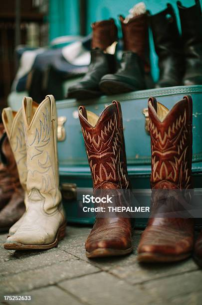 Botas De Cowboy Para Venda - Fotografias de stock e mais imagens de Acabado - Acabado, América do Norte, Antigo