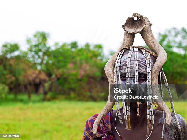 Mursi Ritratto - Fotografie stock e altre immagini di Tribù Mursi - Tribù Mursi, Etiopia, A petto nudo