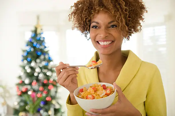 A woman eating healthy for a new years resolution