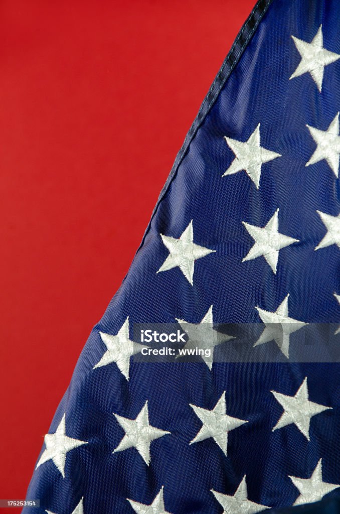 Drapeau américain sur rouge - Photo de Drapeau américain libre de droits