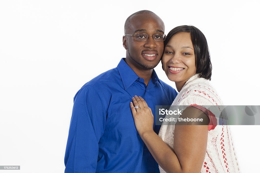 Coppia afro-americana su sfondo bianco. - Foto stock royalty-free di 20-24 anni