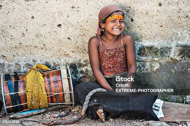 Little Drummer - Fotografie stock e altre immagini di Bambino - Bambino, Povertà, Ambientazione esterna