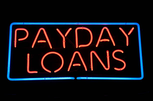 payday préstamos mensaje firme en neón rojo - wages loan loan shark neon light fotografías e imágenes de stock