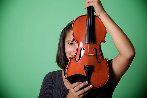 istock Violin playful girl 175254230