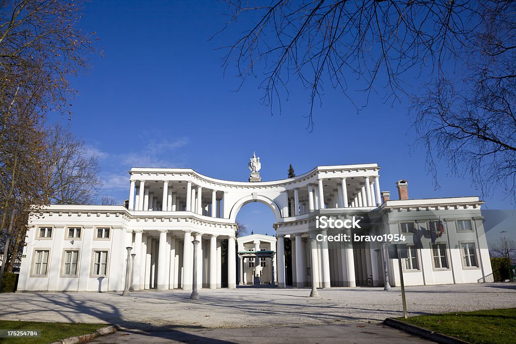 Colunata entrada para o Zale Cemitério em Liubliana. - Royalty-free Cemitério Foto de stock