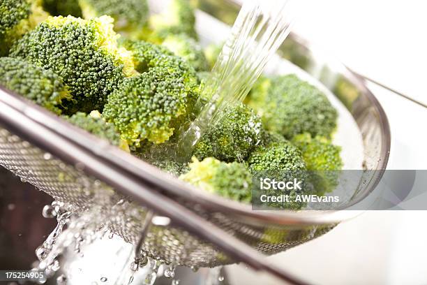 Fresca De Brécol Foto de stock y más banco de imágenes de Agua - Agua, Agua potable, Alimento