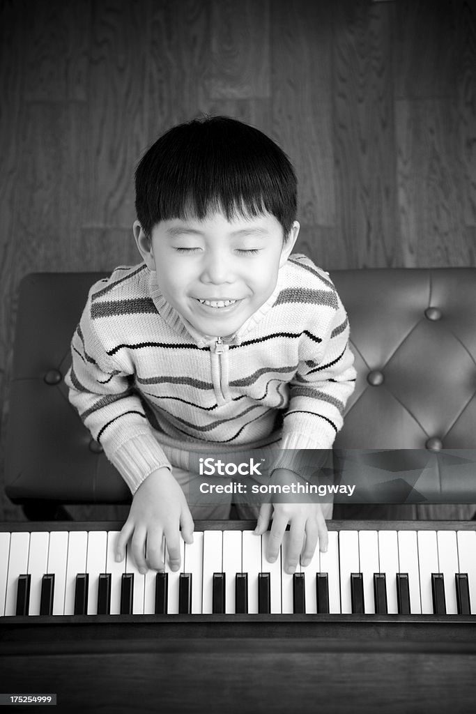 Meninos jogar o piano - Royalty-free Asiático e indiano Foto de stock