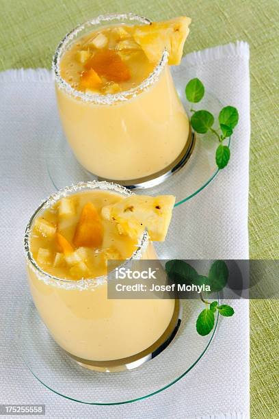 Smoothie Z Mango I Ananasowy - zdjęcia stockowe i więcej obrazów Ananas - Ananas, Bez ludzi, Chłodny