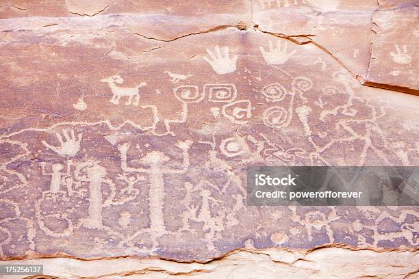 Petroglyphs No Parque Nacional De Mesa Verde Colorado - Fotografias de stock e mais imagens de Parque Nacional de Mesa Verde