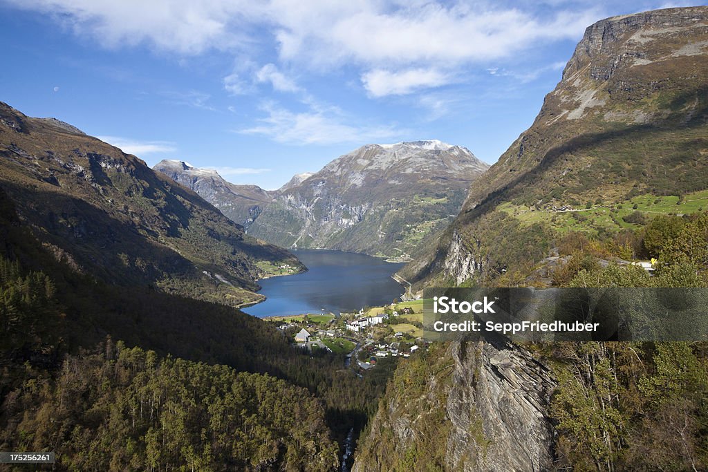 Vista da alta até Geiranger Fiorde Noruega - Royalty-free Ao Ar Livre Foto de stock