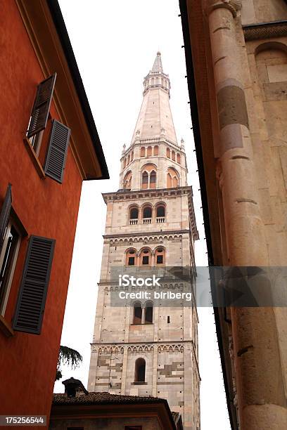 Catedral De Módena The Bell Tower Foto de stock y más banco de imágenes de Aire libre - Aire libre, Antiguo, Arquitectura