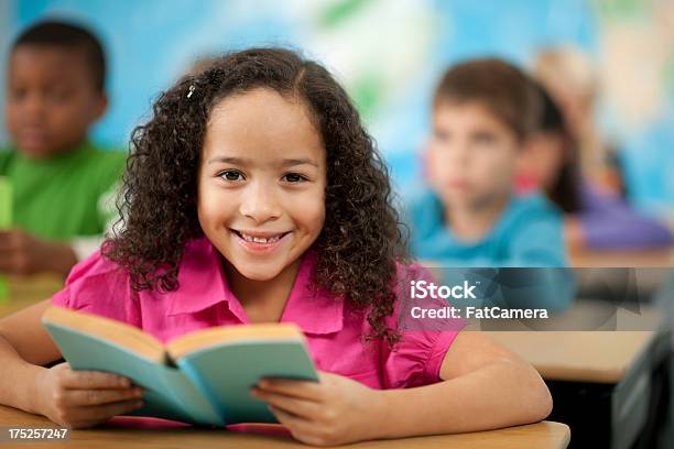 Escuela Primaria Foto de stock y más banco de imágenes de 6-7 años - 6-7 años, 8-9 años, Africano-americano