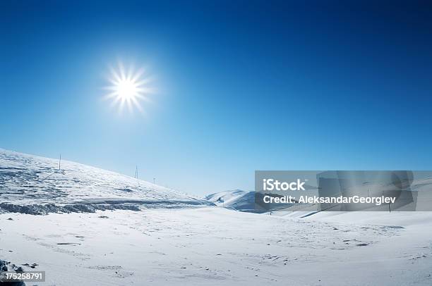 Foto de Snowy Alpes Italianos No Inverno No Nascer Do Sol e mais fotos de stock de Alpes europeus - Alpes europeus, Azul, Beleza natural - Natureza