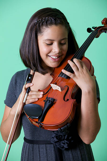 скрипка rehersal - latin american and hispanic ethnicity child violin music стоковые фото и изображения